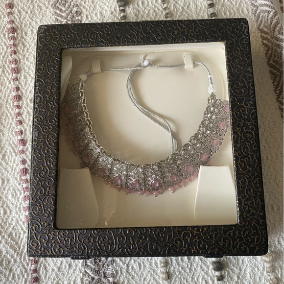 Lehenga set with jewelry 
Size M-L - Picture 6 of 7